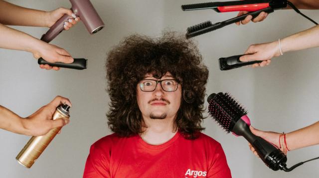 华体会官方-蓄发哥：我没赚大钱，剪完头会向慈善机构捐赠头发